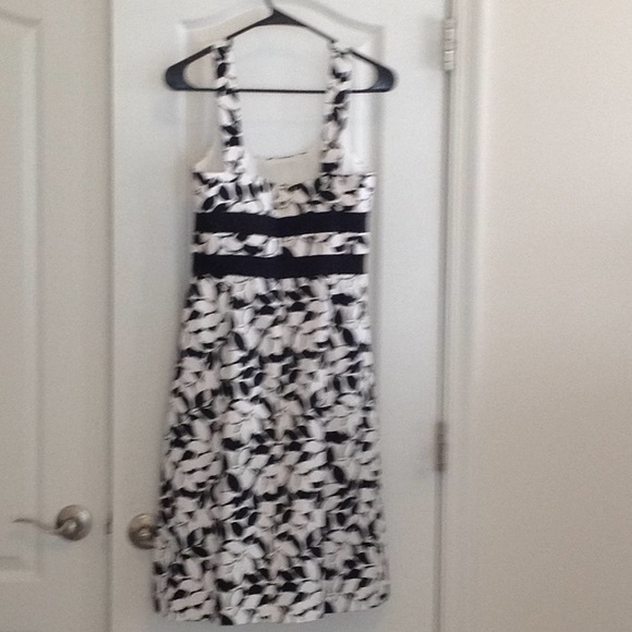 White House Black Market sleeveless flower dress - Picture 2 of 3